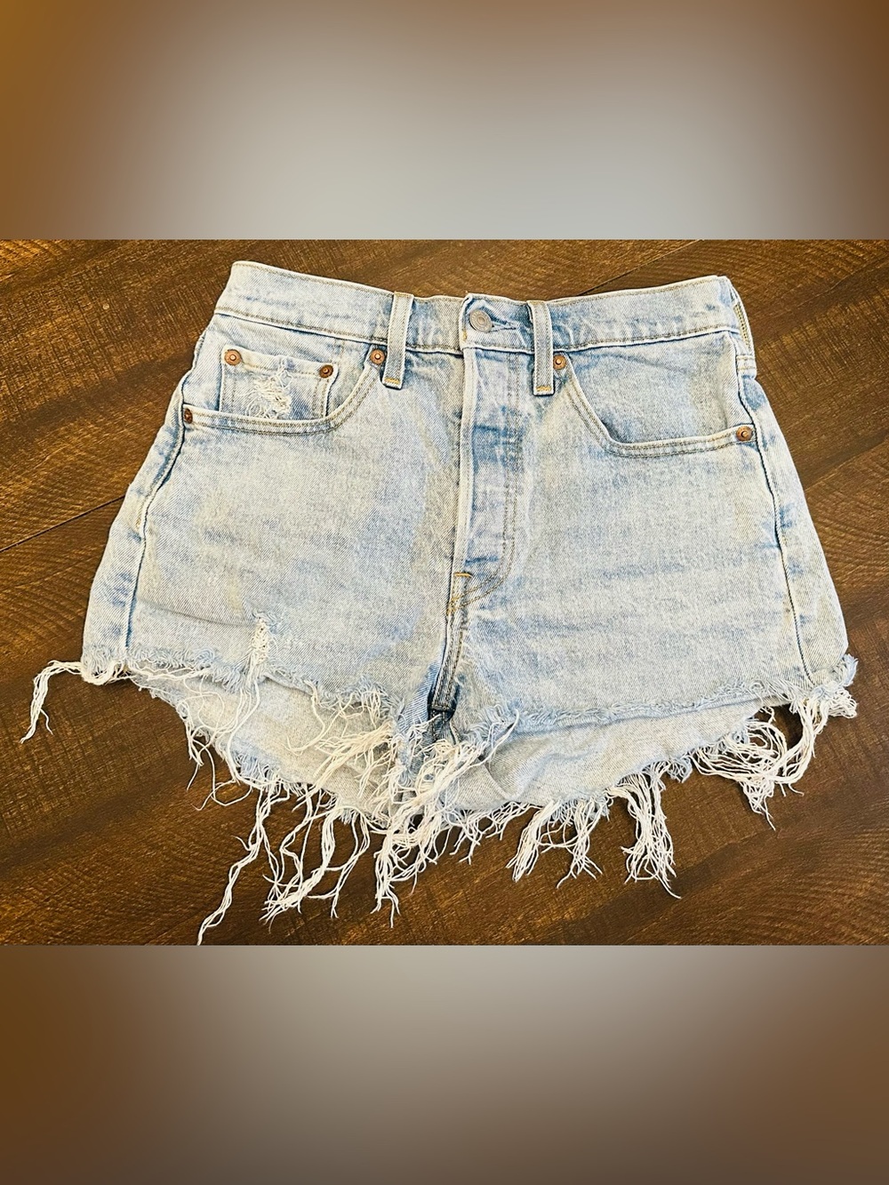 Levi’s 501 Distressed Women’s Light Wash Button Fly Shorts-Size 26